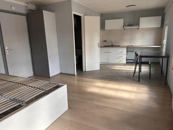 Location                                                      Appartement
                        
                     1 pièces                      27 m2                     à Niort