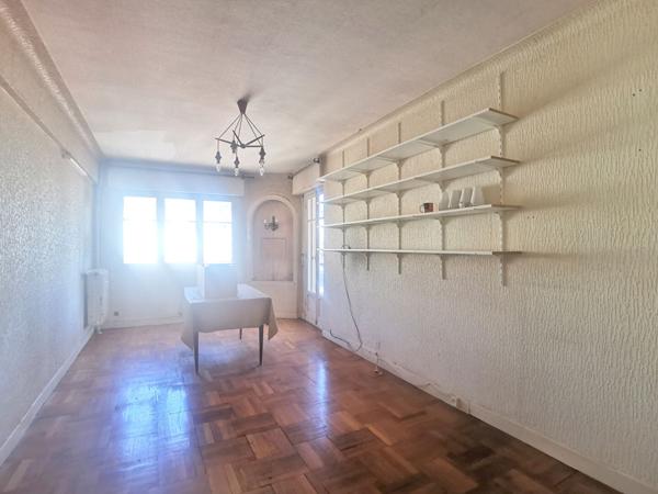 CESSOLE : 4 PIECES A RENOVER AU DERNIER ETAGE