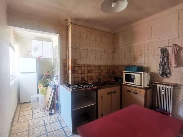 CESSOLE : 4 PIECES A RENOVER AU DERNIER ETAGE