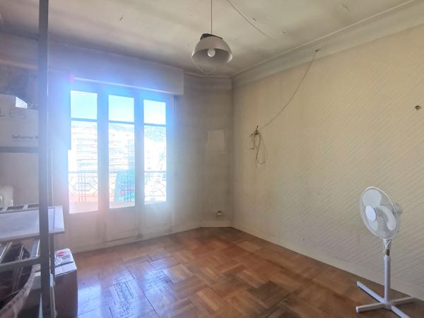 CESSOLE : 4 PIECES A RENOVER AU DERNIER ETAGE