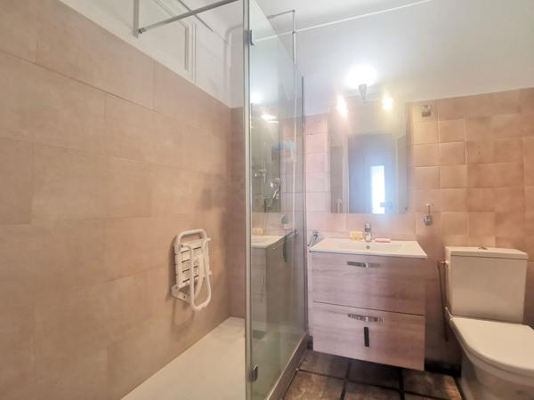 CESSOLE : 4 PIECES A RENOVER AU DERNIER ETAGE