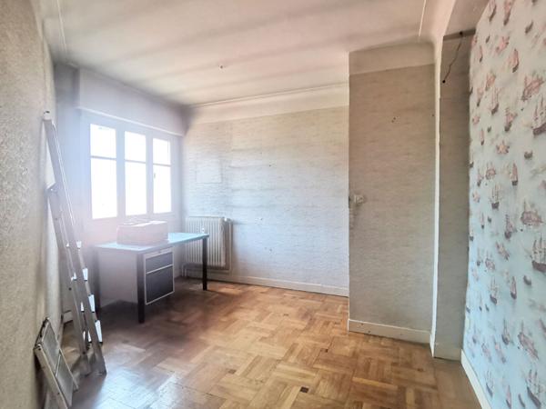 CESSOLE : 4 PIECES A RENOVER AU DERNIER ETAGE