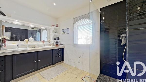 Maison à vendre 5 pièces 195 m² Vidauban