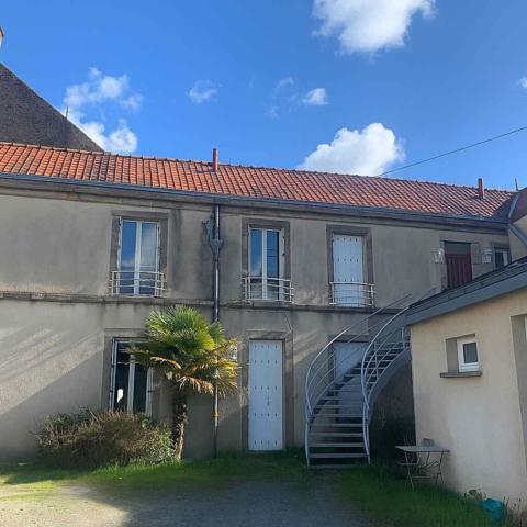 Immeuble dans le centre de Bressuire 7 appartements et 1 garage spécial investisseur