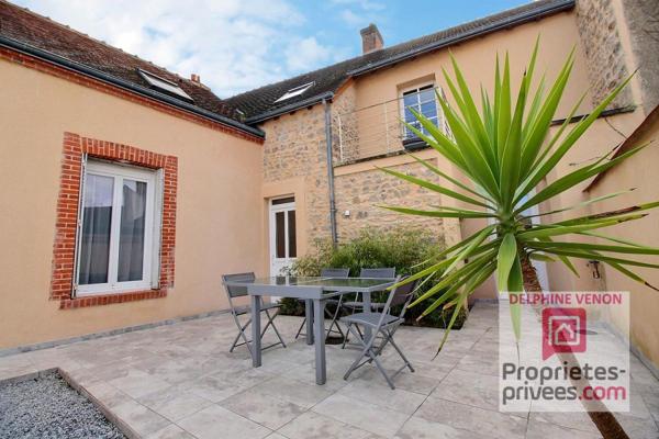 Exclusivité - Maison de ville avec vie en plain pied à 2 pas des commerces à Châteauneuf Sur Loire