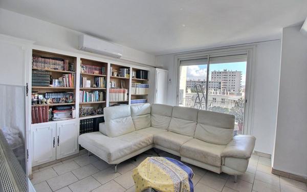 Appartement à vendre    4 pièces • 66,83 m2 Marseille 8