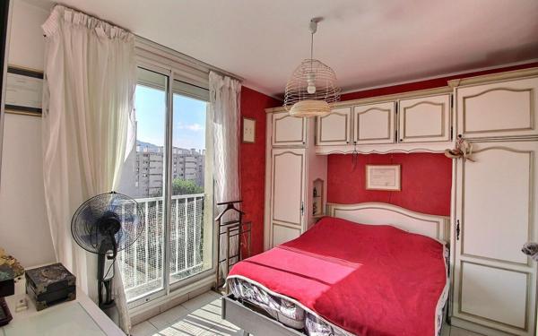 Appartement à vendre    4 pièces • 66,83 m2 Marseille 8