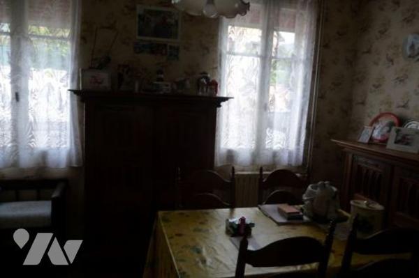 Une maison à usage d'habitation proche de tous commerces.