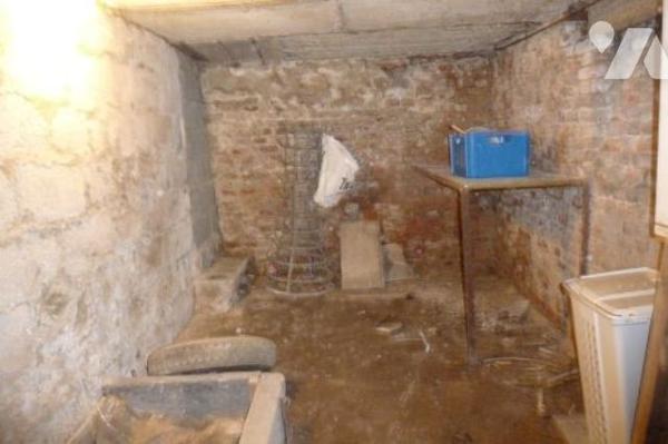 Une maison à usage d'habitation proche de tous commerces.