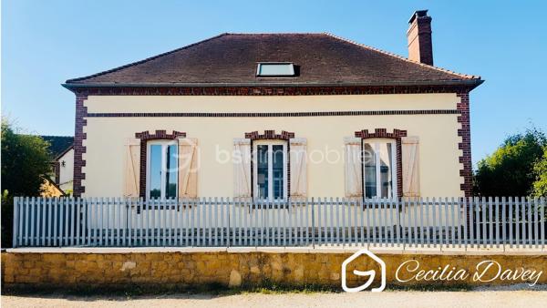 *** Nouveauté en Exclusivité: Elégante Maison bourgeoise du XIXème siècle alliant le charme de l'ancien et le confort moderne dans un cadre de vie paisible aux portes de Charny  ***

Edifiée sur un terrain entièrement clos, cette jolie Maison de caractère séduit par son cachet, ses beaux volumes et son atmosphère chaleureuse. Entre poutres apparentes, parquet massif, véranda baignée de lumière et jardin entretenu, tout a été pensé pour offrir un cadre de vie aussi confortable qu'authentique. Une vie de plain-pied est notamment possible.

* Descriptif de la Maison *

Au rez-de-jardin :
- Une entrée chaleureuse par sa grande véranda
- Une spacieuse cuisine aménagée et équipée avec son espace dinatoire
- Un salon / salle à manger agrémenté de son poêle à bois   
- 2 chambres de plain-pied 
- Une salle d'eau avec une douche 
- Un wc séparé

A l'étage :
- Un dégagement desservant :
- 2 belles chambres 
- Une pièce palière
- Un bureau ou dressing
- Un wc séparé

* Ses extérieurs *
- Un terrain entièrement clos d'environ 589m²
- Un garage fermé
- Un atelier pour les bricoleurs, ou artiste ou pour du stockage
- Un appentis offrant un espace supplémentaire
- Une terrasse
- Une cave d'environ 16m²

* Son secteur *
- 3 mins de Charny où se trouve son centre ville : supermarché, banque, boulanger, pharmacie, boucherie, centre médical, centre dentaire, centre sportif, école, collège...
- 15 mins de l'autoroute A6

* Ses équipements et ses avantages *
- Toiture de la Maison en très bon état 
- Ouvertures en double vitrage 
- Pompe à Chaleur air/eau installée en 2024, offrant une performance énergétique idéale et permettant de faire des économies
- Poêle à bois relié aux radiateurs de la maison, pour un chauffage à le fois économique et agréable
- Assainissement collectif
- Maison bénéficiant d'une isolation du toit et du plancher bas, garantissant un confort optimal été comme hiver
- Faible taxe foncière, véritable avantage
- Fibre installée
- Pas de mitoyenneté

Une visite suffira pour être séduit par son charme... A visiter rapidement !