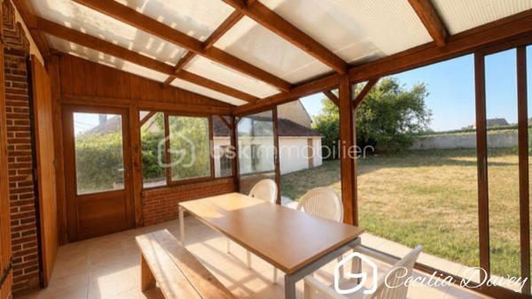 *** Nouveauté en Exclusivité: Elégante Maison bourgeoise du XIXème siècle alliant le charme de l'ancien et le confort moderne dans un cadre de vie paisible aux portes de Charny  ***

Edifiée sur un terrain entièrement clos, cette jolie Maison de caractère séduit par son cachet, ses beaux volumes et son atmosphère chaleureuse. Entre poutres apparentes, parquet massif, véranda baignée de lumière et jardin entretenu, tout a été pensé pour offrir un cadre de vie aussi confortable qu'authentique. Une vie de plain-pied est notamment possible.

* Descriptif de la Maison *

Au rez-de-jardin :
- Une entrée chaleureuse par sa grande véranda
- Une spacieuse cuisine aménagée et équipée avec son espace dinatoire
- Un salon / salle à manger agrémenté de son poêle à bois   
- 2 chambres de plain-pied 
- Une salle d'eau avec une douche 
- Un wc séparé

A l'étage :
- Un dégagement desservant :
- 2 belles chambres 
- Une pièce palière
- Un bureau ou dressing
- Un wc séparé

* Ses extérieurs *
- Un terrain entièrement clos d'environ 589m²
- Un garage fermé
- Un atelier pour les bricoleurs, ou artiste ou pour du stockage
- Un appentis offrant un espace supplémentaire
- Une terrasse
- Une cave d'environ 16m²

* Son secteur *
- 3 mins de Charny où se trouve son centre ville : supermarché, banque, boulanger, pharmacie, boucherie, centre médical, centre dentaire, centre sportif, école, collège...
- 15 mins de l'autoroute A6

* Ses équipements et ses avantages *
- Toiture de la Maison en très bon état 
- Ouvertures en double vitrage 
- Pompe à Chaleur air/eau installée en 2024, offrant une performance énergétique idéale et permettant de faire des économies
- Poêle à bois relié aux radiateurs de la maison, pour un chauffage à le fois économique et agréable
- Assainissement collectif
- Maison bénéficiant d'une isolation du toit et du plancher bas, garantissant un confort optimal été comme hiver
- Faible taxe foncière, véritable avantage
- Fibre installée
- Pas de mitoyenneté

Une visite suffira pour être séduit par son charme... A visiter rapidement !