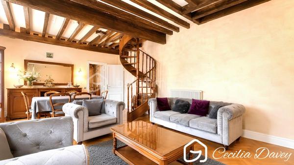 *** Nouveauté en Exclusivité: Elégante Maison bourgeoise du XIXème siècle alliant le charme de l'ancien et le confort moderne dans un cadre de vie paisible aux portes de Charny  ***

Edifiée sur un terrain entièrement clos, cette jolie Maison de caractère séduit par son cachet, ses beaux volumes et son atmosphère chaleureuse. Entre poutres apparentes, parquet massif, véranda baignée de lumière et jardin entretenu, tout a été pensé pour offrir un cadre de vie aussi confortable qu'authentique. Une vie de plain-pied est notamment possible.

* Descriptif de la Maison *

Au rez-de-jardin :
- Une entrée chaleureuse par sa grande véranda
- Une spacieuse cuisine aménagée et équipée avec son espace dinatoire
- Un salon / salle à manger agrémenté de son poêle à bois   
- 2 chambres de plain-pied 
- Une salle d'eau avec une douche 
- Un wc séparé

A l'étage :
- Un dégagement desservant :
- 2 belles chambres 
- Une pièce palière
- Un bureau ou dressing
- Un wc séparé

* Ses extérieurs *
- Un terrain entièrement clos d'environ 589m²
- Un garage fermé
- Un atelier pour les bricoleurs, ou artiste ou pour du stockage
- Un appentis offrant un espace supplémentaire
- Une terrasse
- Une cave d'environ 16m²

* Son secteur *
- 3 mins de Charny où se trouve son centre ville : supermarché, banque, boulanger, pharmacie, boucherie, centre médical, centre dentaire, centre sportif, école, collège...
- 15 mins de l'autoroute A6

* Ses équipements et ses avantages *
- Toiture de la Maison en très bon état 
- Ouvertures en double vitrage 
- Pompe à Chaleur air/eau installée en 2024, offrant une performance énergétique idéale et permettant de faire des économies
- Poêle à bois relié aux radiateurs de la maison, pour un chauffage à le fois économique et agréable
- Assainissement collectif
- Maison bénéficiant d'une isolation du toit et du plancher bas, garantissant un confort optimal été comme hiver
- Faible taxe foncière, véritable avantage
- Fibre installée
- Pas de mitoyenneté

Une visite suffira pour être séduit par son charme... A visiter rapidement !