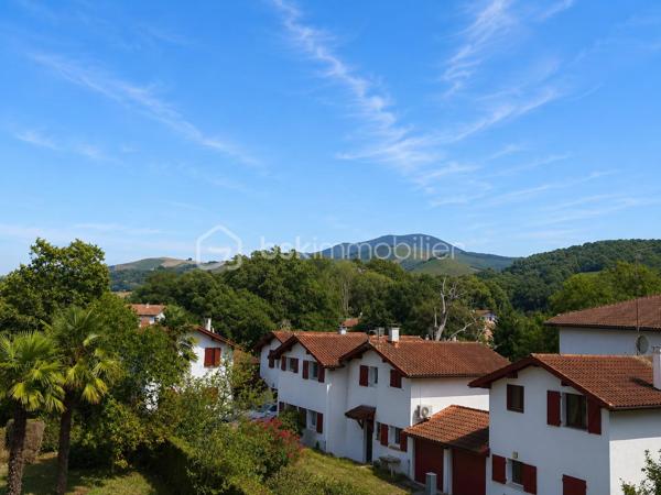 Découvrez ce charmant T2 rénové situé au 2ème étage sur 3 avec ascenseur au sein 
d'une petite copropriété proche du centre ville de Cambo-Les-Bains à pied.

Cet appartement rénové avec goût vous propose une pièce de vie lumineuse
de 26m² avec sa cuisine neuve semi-ouverte, aménagée et équipée pourvue d'une verrière
en accès direct sur un balcon (exposition Sud-Est) bénéficiant d'une belle
vue dégagée sur les montagnes.

Côté nuit, vous profiterez d'une chambre spacieuse de 14m² avec de grands
placards, d'une salle de bain et d'un WC séparé.

Côté extérieur, vous bénéficiez d'une cave privative, d'un parc arboré commun 
ainsi que de plusieurs places de parking libres.

Côté technique : Chauffage électrique avec des radiateurs modernes et neufs,
huisserie PVC et bois, double vitrage, VMC, fibre, interphone.

Les Atouts : Situation géographique idéale pour une vie tout à pied - Balcon -
Intérieur rénové - Petite copropriété - Ascenseur - Belle vue dégagée sur les montagnes

Je suis à votre écoute 7jours/7, je m'adapte à votre planning.