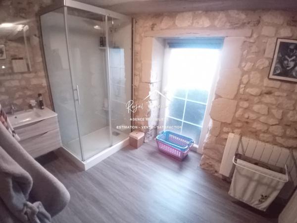 VUE SUR LA CAMPAGNE ET SUR LA PISCINE