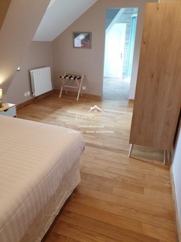 VUE SUR LA CAMPAGNE ET SUR LA PISCINE