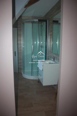 VUE SUR LA CAMPAGNE ET SUR LA PISCINE