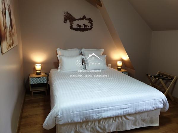 VUE SUR LA CAMPAGNE ET SUR LA PISCINE