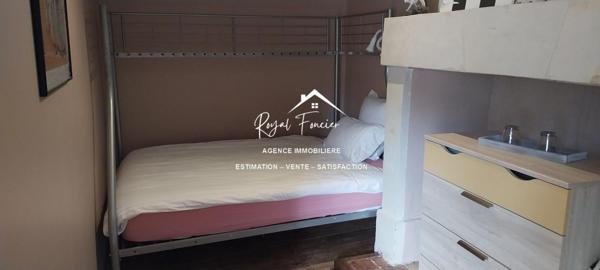 VUE SUR LA CAMPAGNE ET SUR LA PISCINE