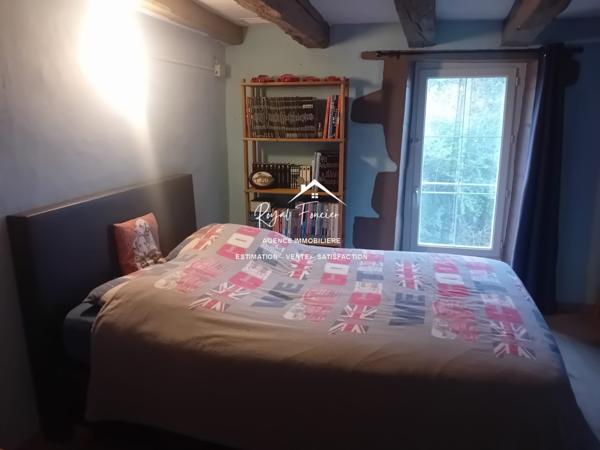 VUE SUR LA CAMPAGNE ET SUR LA PISCINE