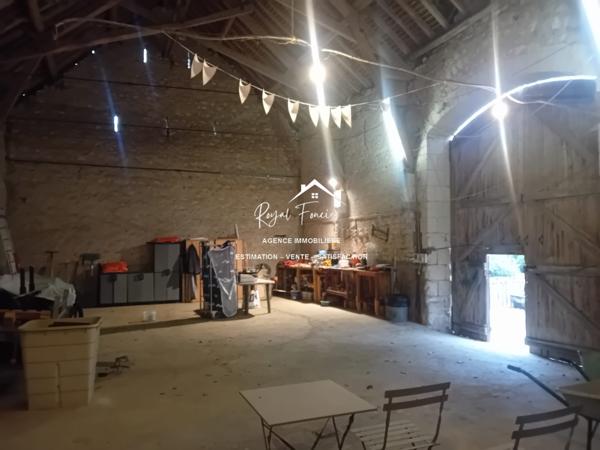 VUE SUR LA CAMPAGNE ET SUR LA PISCINE