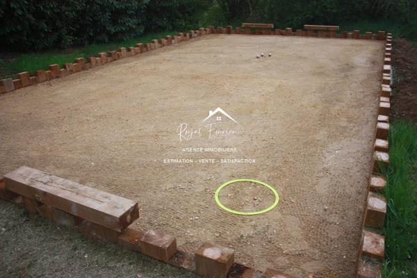 VUE SUR LA CAMPAGNE ET SUR LA PISCINE