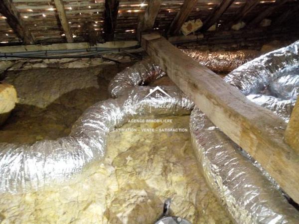 VUE SUR LA CAMPAGNE ET SUR LA PISCINE