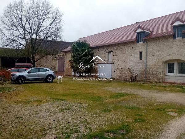 VUE SUR LA CAMPAGNE ET SUR LA PISCINE