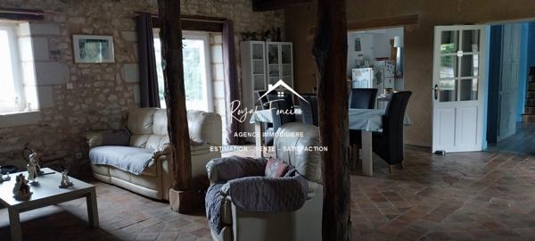 VUE SUR LA CAMPAGNE ET SUR LA PISCINE