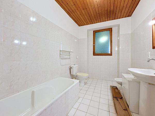 Maison de ville à rénover à Lavardac - 3 chambres, 106 m² avec garage