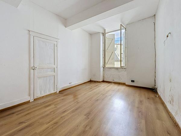 Maison de ville à rénover à Lavardac - 3 chambres, 106 m² avec garage