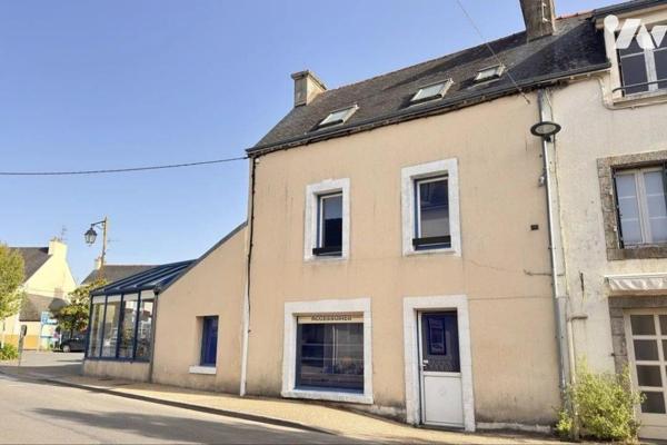 A vendre LOCAL PROFESSIONNEL au bourg de MOELAN SUR MER (29)
Une propriété bâtie à usage de co...