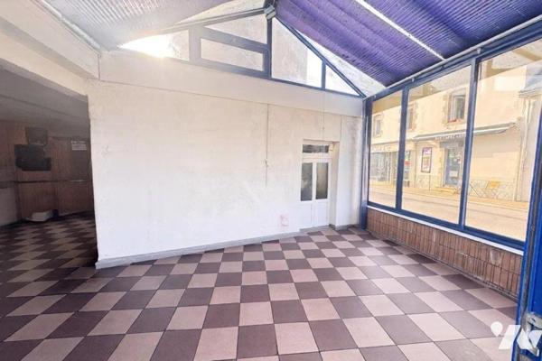 A vendre LOCAL PROFESSIONNEL au bourg de MOELAN SUR MER (29)
Une propriété bâtie à usage de co...