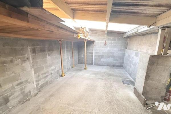 A vendre LOCAL PROFESSIONNEL au bourg de MOELAN SUR MER (29)
Une propriété bâtie à usage de co...