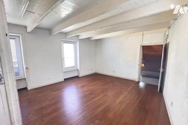 A vendre LOCAL PROFESSIONNEL au bourg de MOELAN SUR MER (29)
Une propriété bâtie à usage de co...
