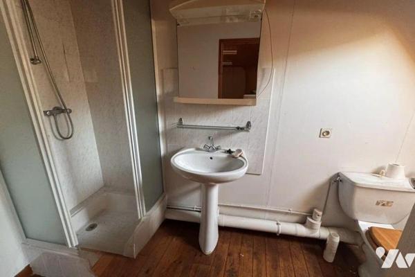 A vendre LOCAL PROFESSIONNEL au bourg de MOELAN SUR MER (29)
Une propriété bâtie à usage de co...