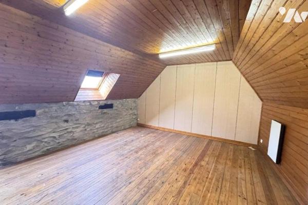A vendre LOCAL PROFESSIONNEL au bourg de MOELAN SUR MER (29)
Une propriété bâtie à usage de co...