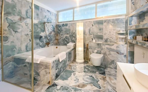 Appartement à vendre    5 pièces • 157 m2 Le Cannet