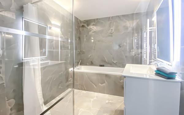 Appartement à vendre    5 pièces • 157 m2 Le Cannet