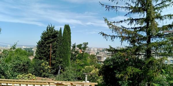 Marseille (13010) Saint Loup: Maison plain pied 80 m2, piscine, terrasse, jardin, vue dégagée, grand garage