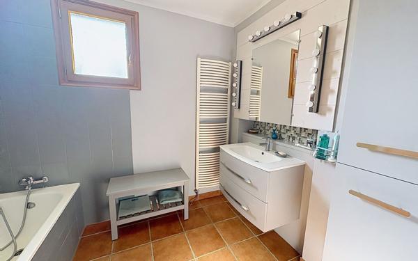 Maison à vendre    6 pièces •  Saint-Just-Saint-Rambert