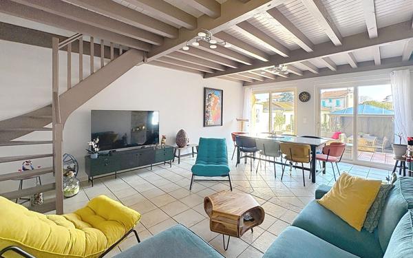 Maison à vendre    6 pièces •  Saint-Just-Saint-Rambert