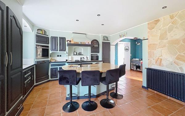 Maison à vendre    6 pièces •  Saint-Just-Saint-Rambert