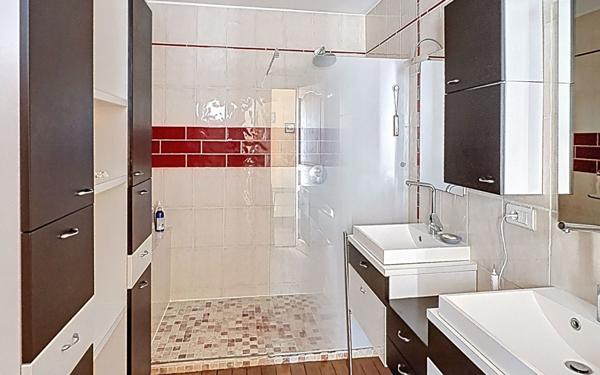 Maison à vendre    6 pièces •  Saint-Just-Saint-Rambert