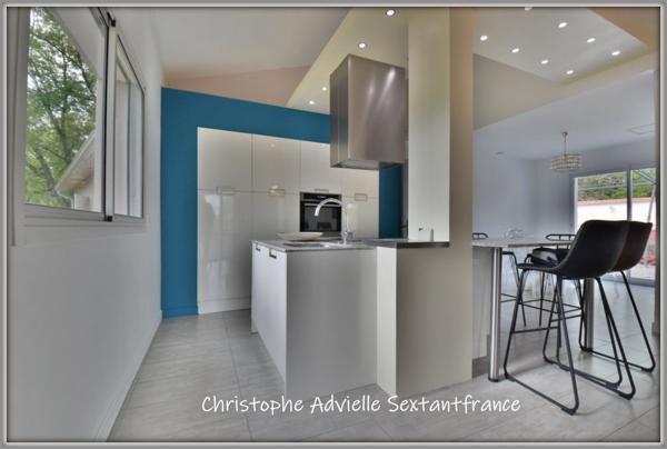 Maison contemporaine , studio d'invités, garage, piscine , pool house sur 5090 M2 de parc