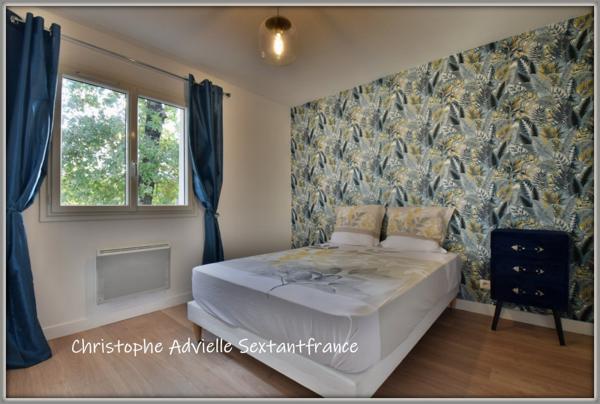 Maison contemporaine , studio d'invités, garage, piscine , pool house sur 5090 M2 de parc