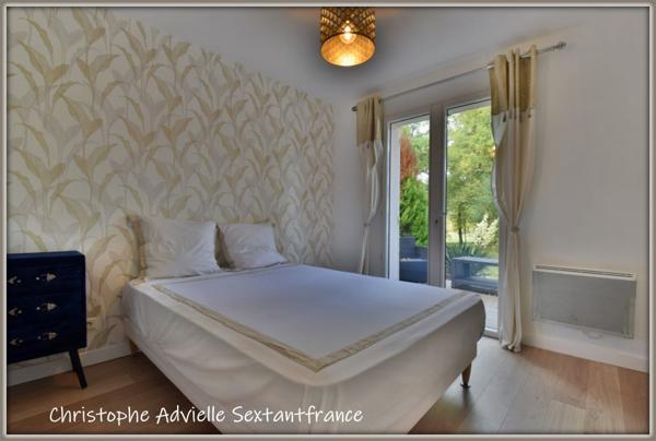 Maison contemporaine , studio d'invités, garage, piscine , pool house sur 5090 M2 de parc