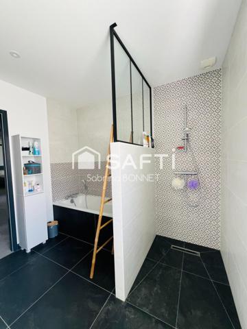 Maison neuve de 2022. La Roche/ Challans 20 minutes, Saint Gilles/ Les Sables 35 minutes.
