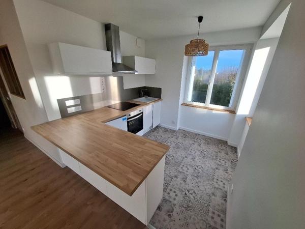 Bel appartement 54 M2 T3, lumineux et climatisé au coeur du village.