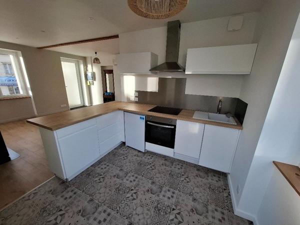 Bel appartement 54 M2 T3, lumineux et climatisé au coeur du village.