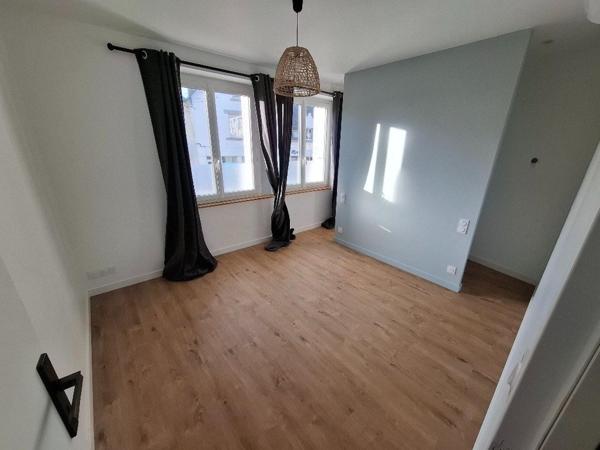 Bel appartement 54 M2 T3, lumineux et climatisé au coeur du village.